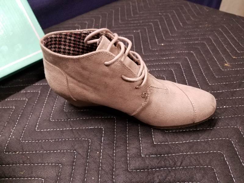 lot 74 image: Footwear - Womens Boots