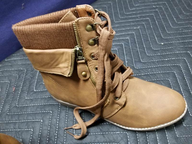 lot 75 image: Footwear - Womens Boots