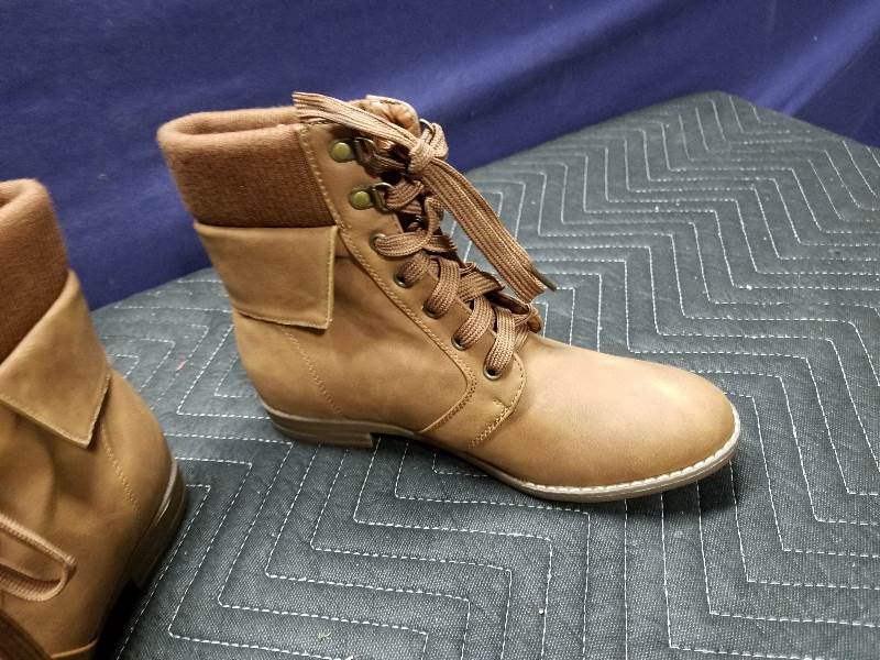 lot 77 image: Footwear - Womens Boots