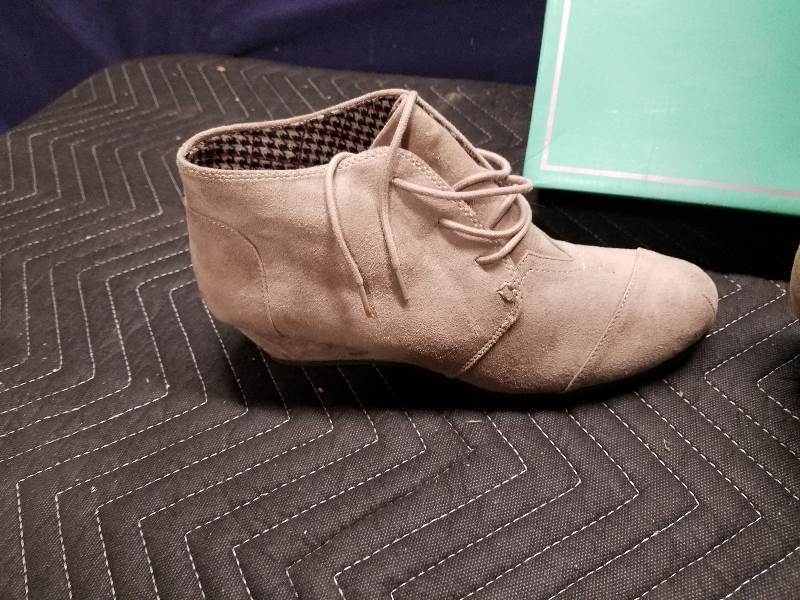 lot 79 image: Footwear - Womens Boots