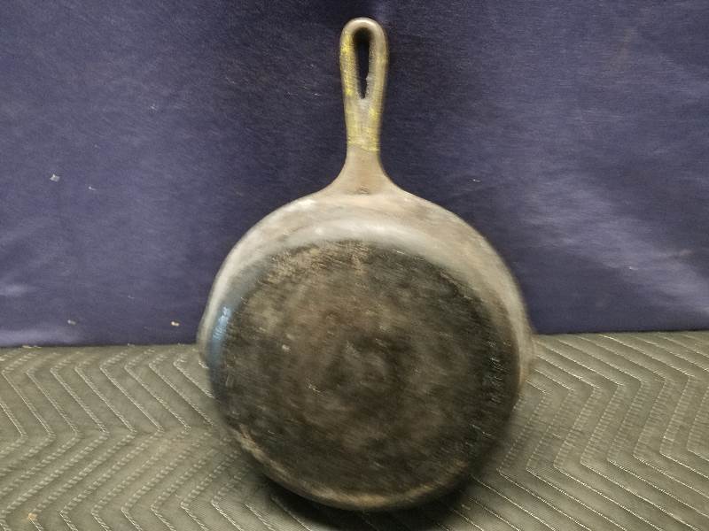 lot 109 image: Cast Iron Skillet