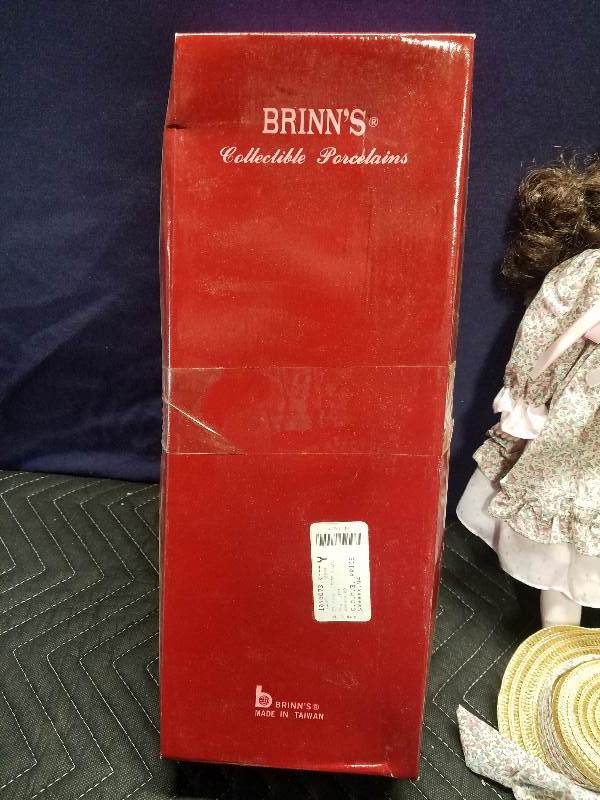 lot 118 image: Collectible Doll