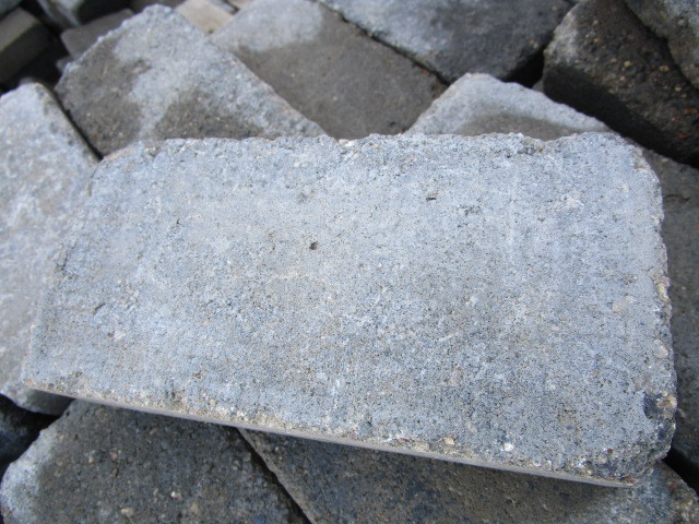 CONCRETE LANDSCAPING PAVERS  BRICKS