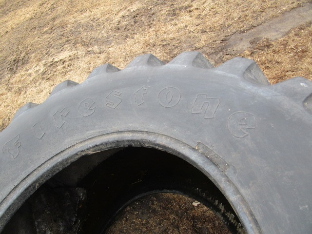 lot 5 image: Firestone 30.5L-32 Tire