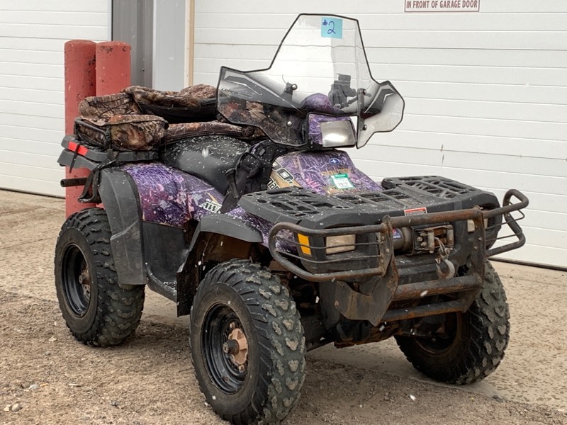 lot 2 image: 2004 Polaris Sportsman 500