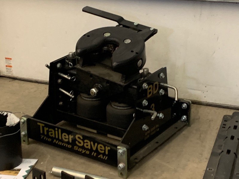 lot 7 image: Hensley 5th-Wheel Hitch