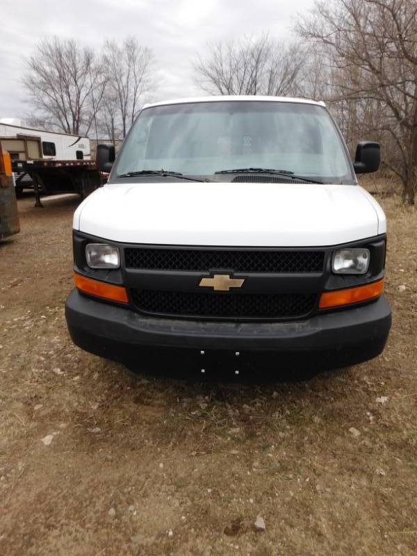 lot 4 image: 2012 Chevy 3500 Express Van