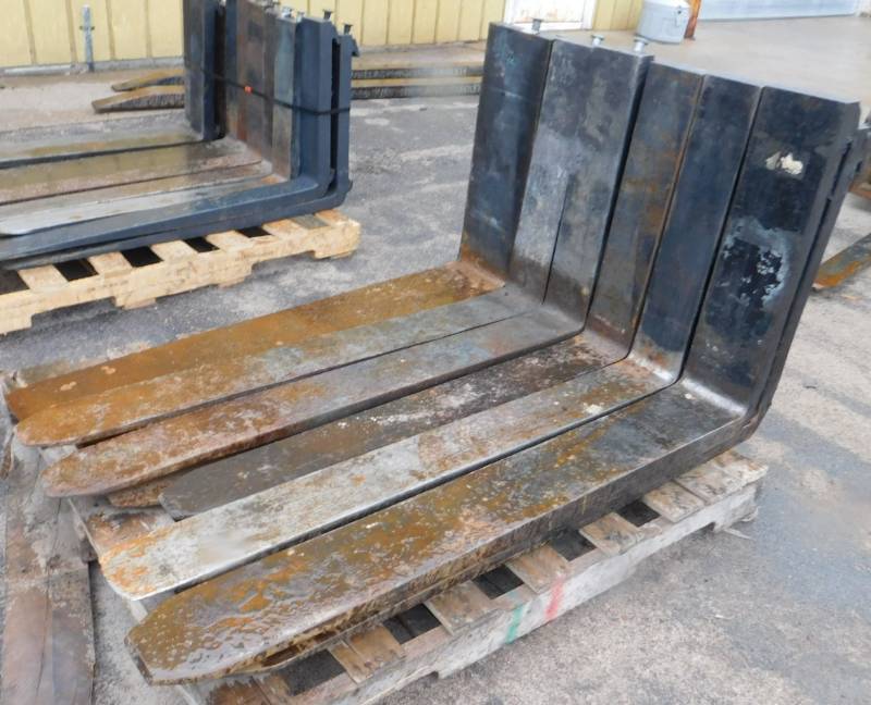 lot 11 image: Class III Forklift Forks