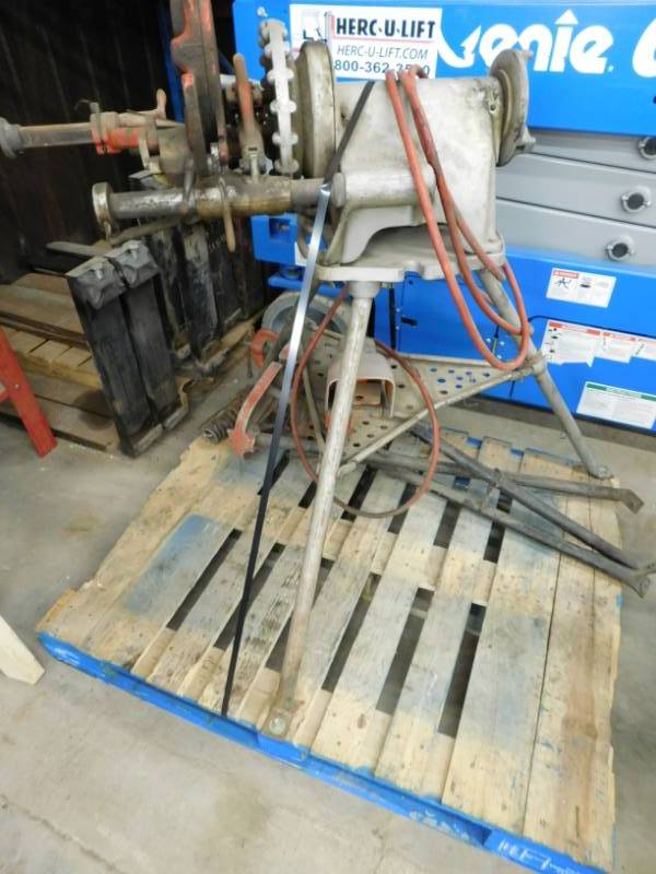 lot 22 image: Ridgid 300 Pipe Threader with Extra Tripod Stand
