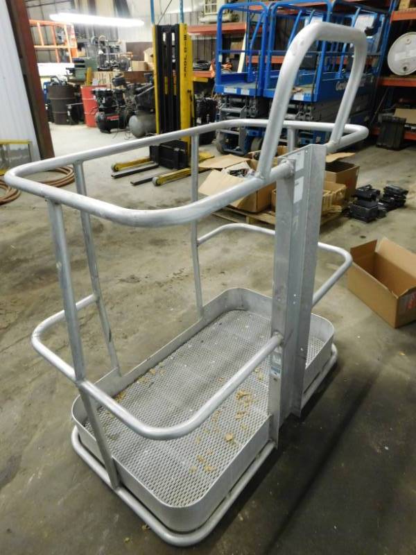 lot 26 image: Aluminum Work Platform Basket - 46 x 27