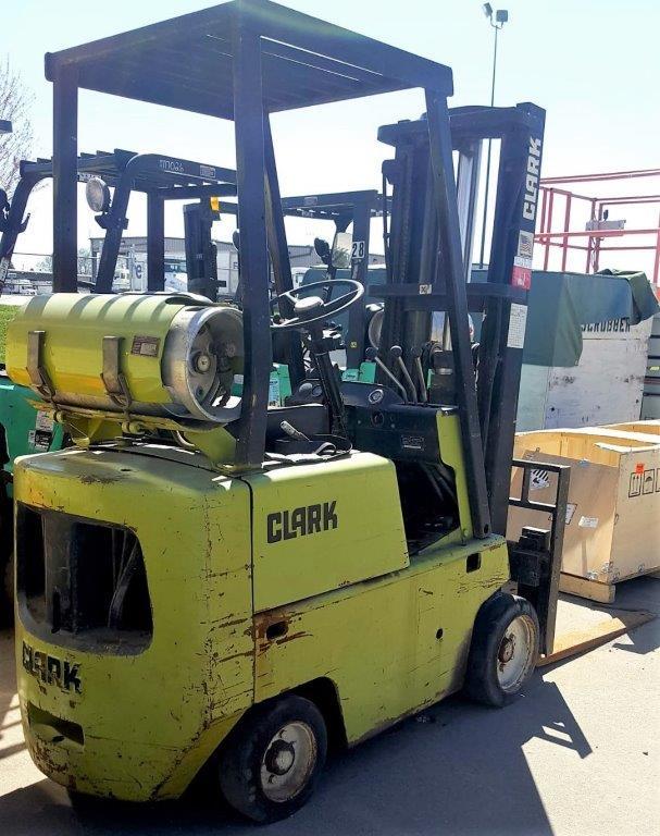 lot 14 image: 3000lb Clark C500-30 Forklift
