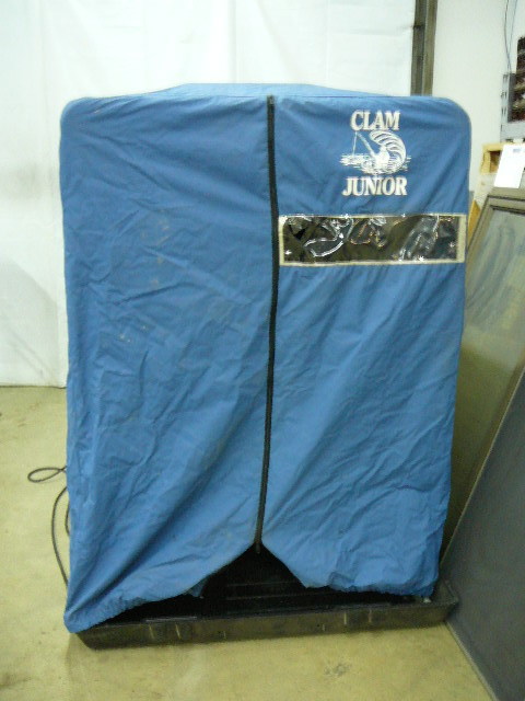 lot 11 image: Clam Junior Portable Fish House