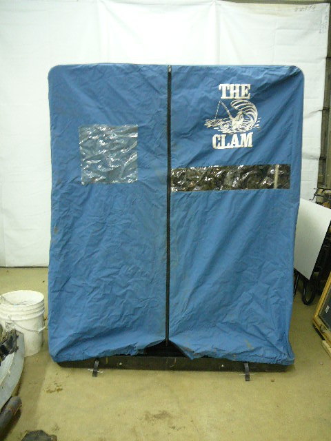 lot 17 image: The Clam Portable Fish House