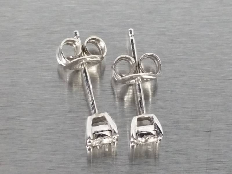 Ladies Stunning Diamond Studs in 14k Gold