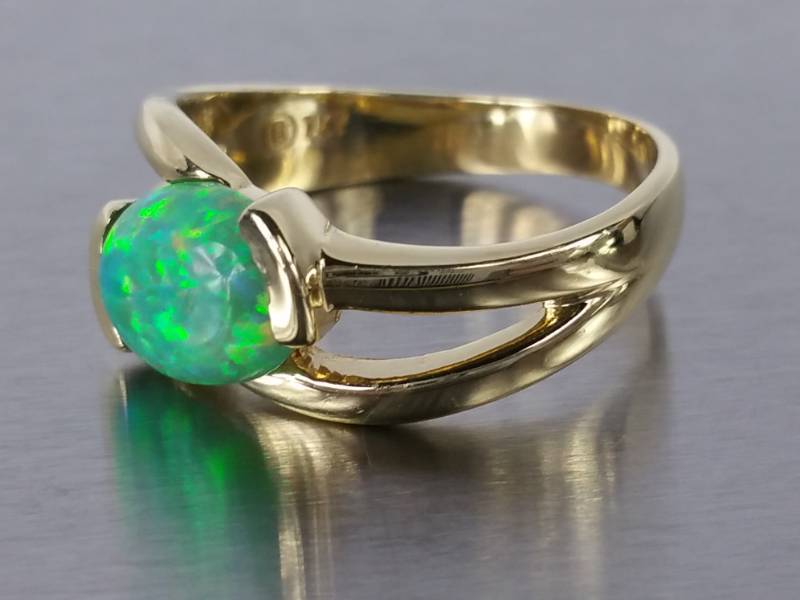 Ladies Fine Opal Estate Ring in 14k Gold