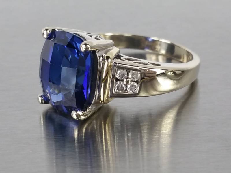 Beautiful Sapphire and Diamond Estate Ring in 14k Gold