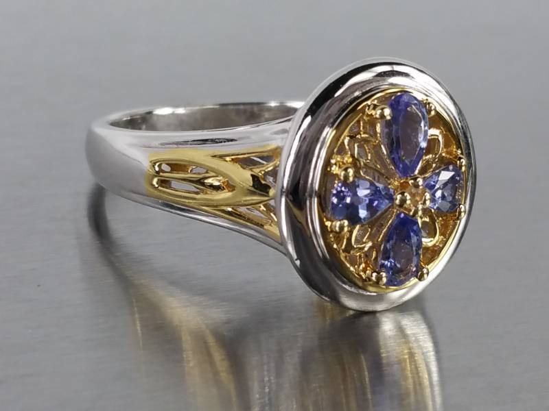 Beautiful Natural Tanzanite Estate Ring
