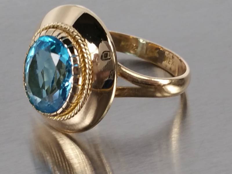 Beautiful Custom Blue Topaz Estate Ring in 14k Gold