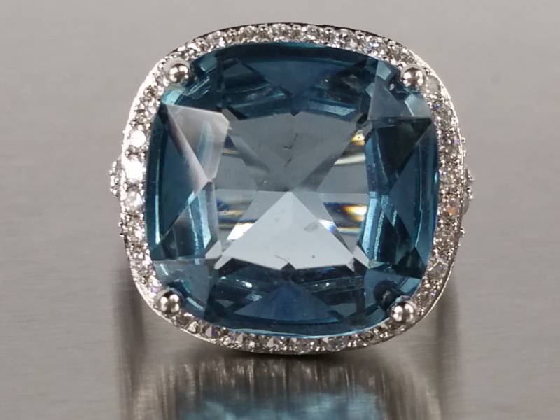 Beautiful London Blue Topaz Estate Ring