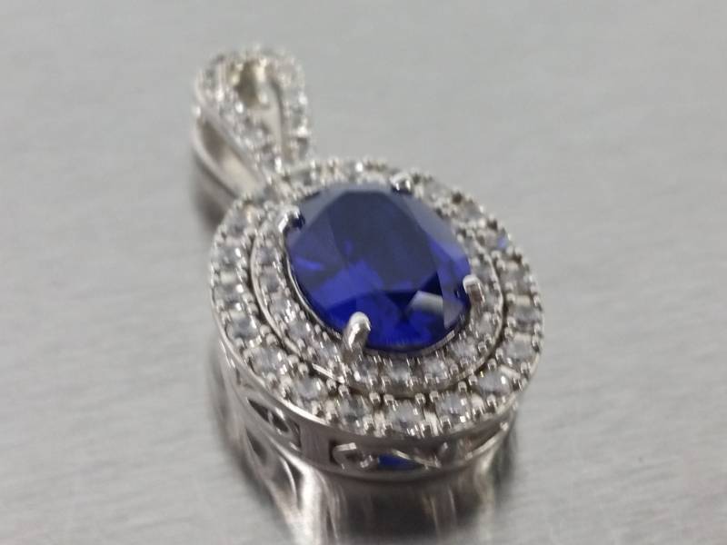 Splendid Sapphire Estate Pendant