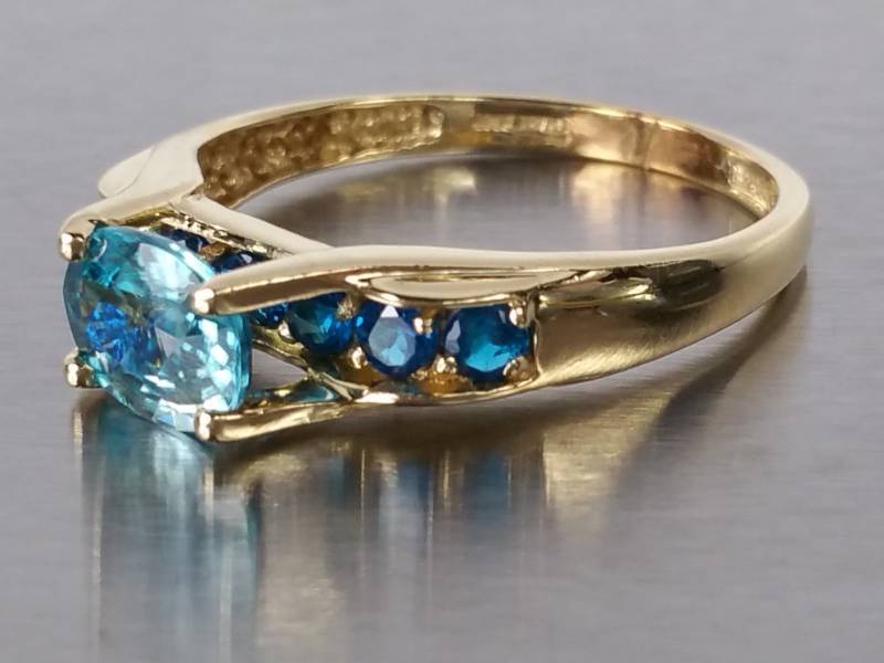 Brilliant Blue Topaz Estate Ring in 14k Gold
