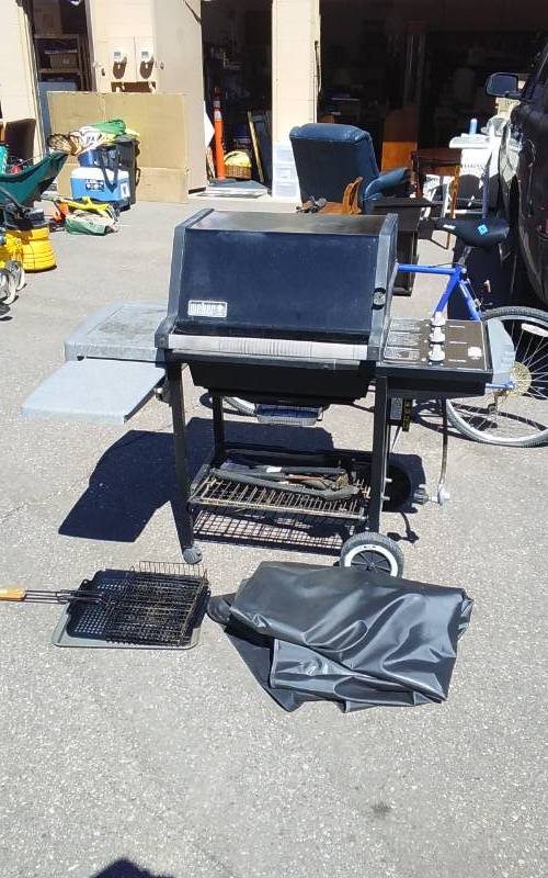 lot 5 image: Weber Gas Grill With Fold Shelf & King Kong Cover- Includes BBQ Accessories.