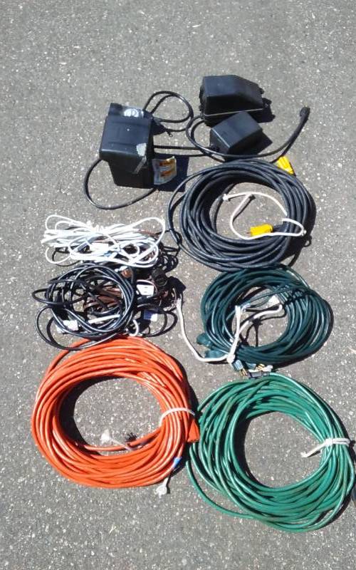 lot 17 image: Extension Cords & Timers