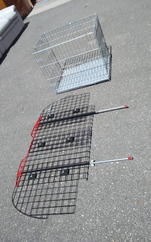 lot 19 image: Medium Size Metal Folding Pet Kennel, Kennel Aire SUV Divider