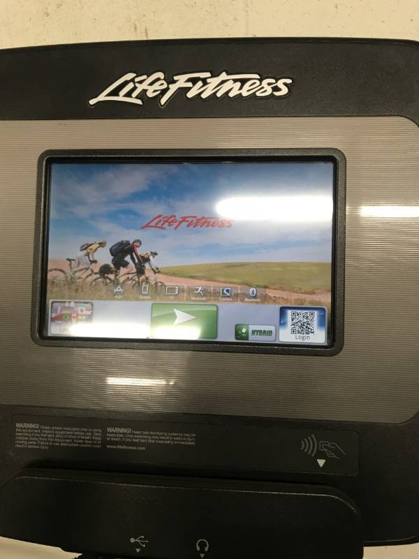 Life Fitness Discover SI Elevation Elliptical