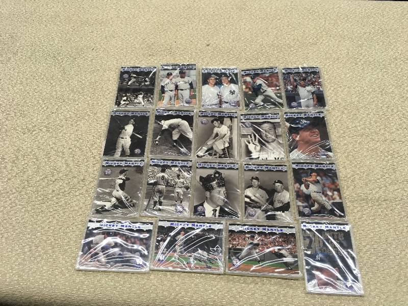 lot 424 image: 19 Card Mickey Mantle Set