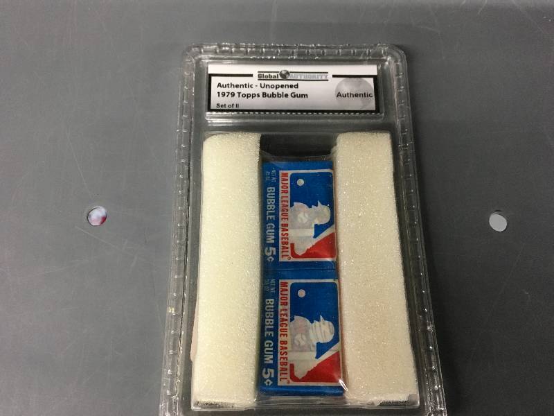 lot 449 image: Authentic Unopened 1979 Topps Bubble Gum