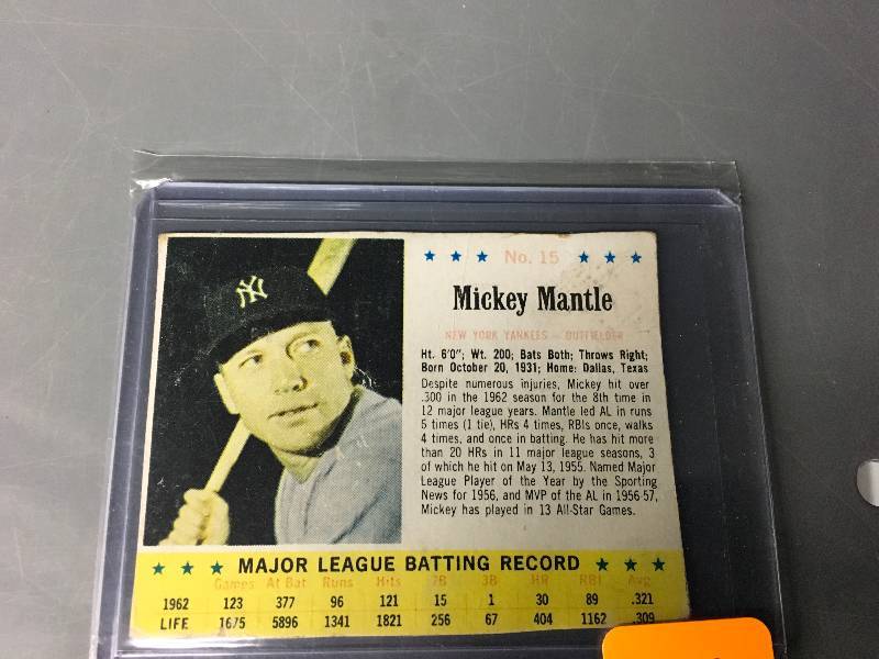 lot 454 image: 1963 Post Cereal Mickey Mantle Card