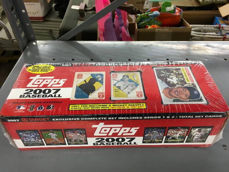lot 469 image: 2007 Topps MLB Card Set - Factory Sealed
