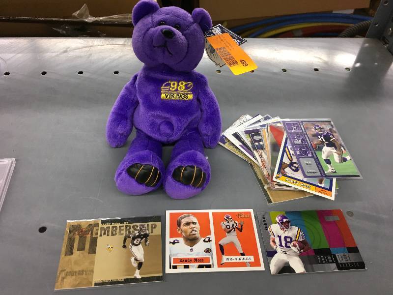 lot 489 image: Randy Moss Bear & 25 Randy Moss cards