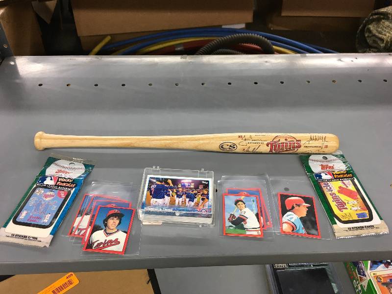 lot 493 image: Minnesota Twins Lot
