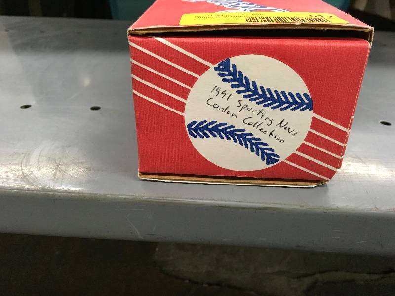 lot 517 image: 1991 Sporting News MLB Card Set