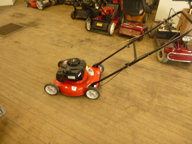 lot 7 image: Yard Machine Push Lawn Mower