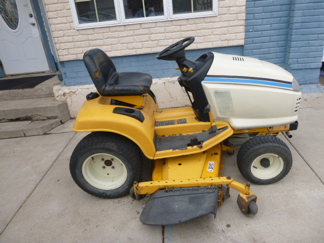 lot 2 image: Cub Cadet Riding Lawn Mower