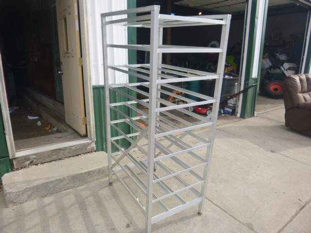 lot 10 image: Can Rack