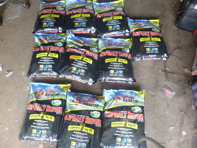 lot 16 image: 10 Bag of Road Rescue Asphalt Repair
