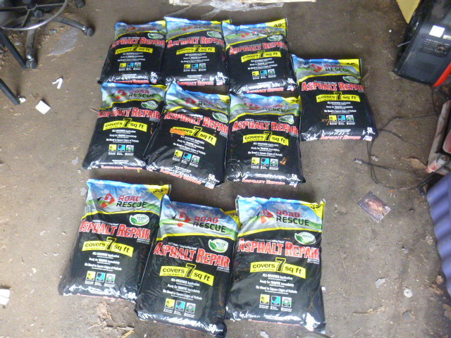 lot 18 image: 10 Bag of Road Rescue Asphalt Repair