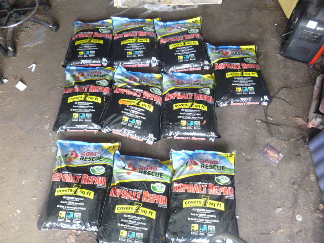 lot 19 image: 10 Bag of Road Rescue Asphalt Repair