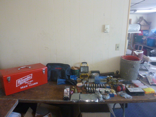 lot 41 image: Miscellaneous Garage Tools