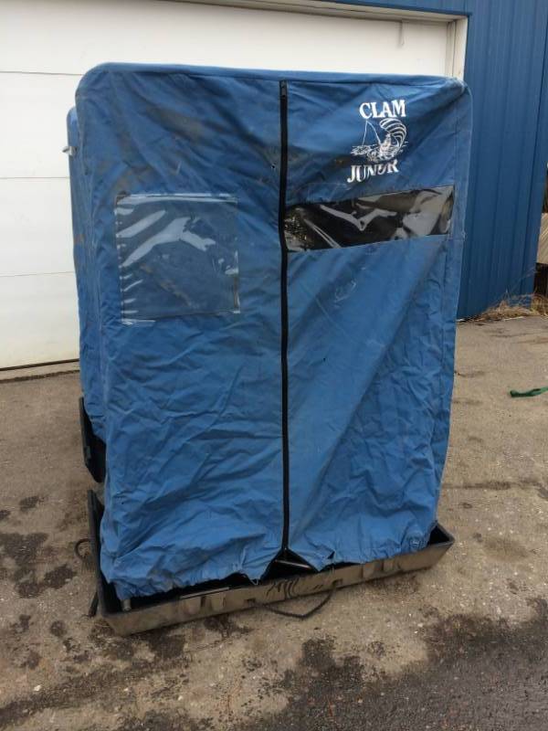 lot 4 image: Clam Junior Portable Fish House