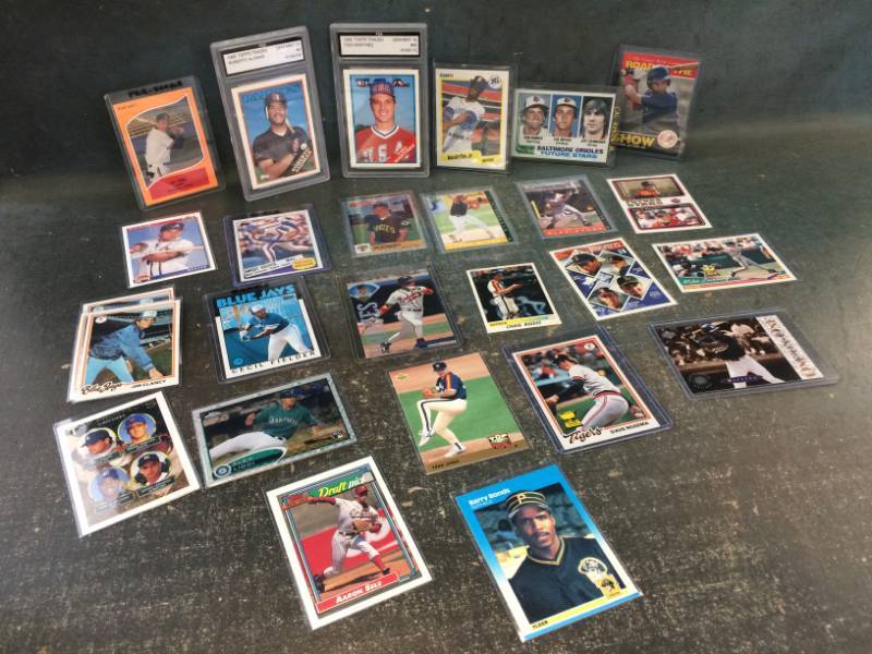 lot 52 image: MLB Rookie Baseball Cards with Ripken Jr & Derek Jeter Rookies