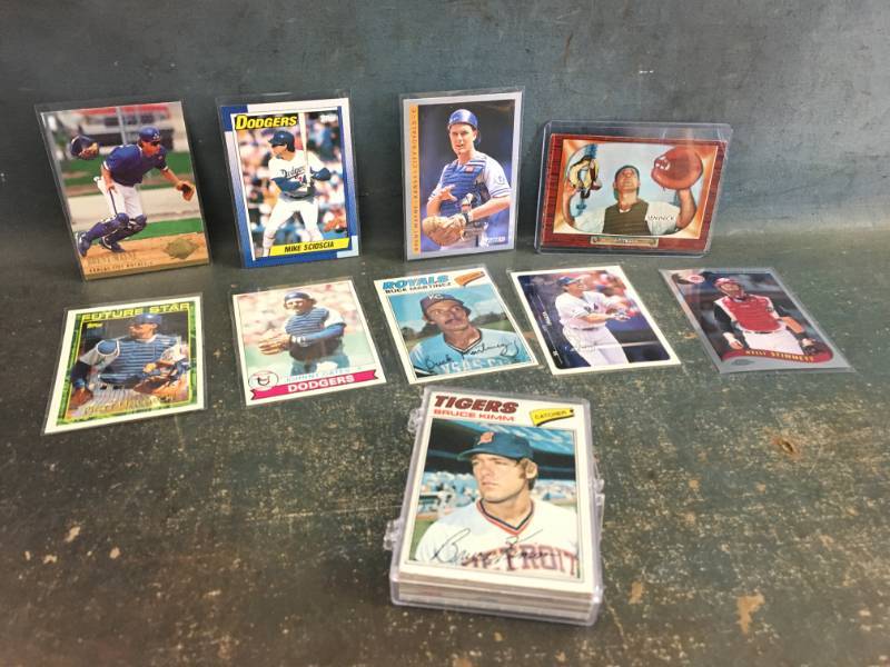 lot 59 image: MLB Catchers Baseball Cards 1950s-2000s with Stars and Rookies