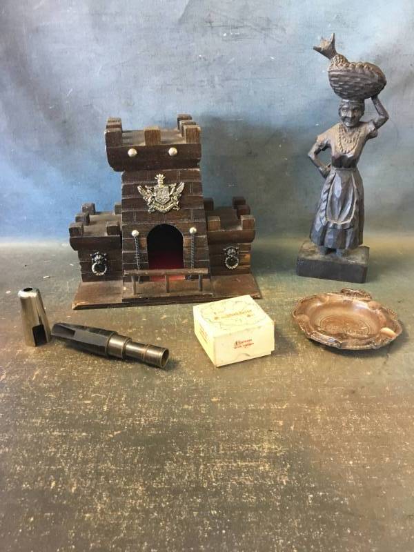 lot 68 image: Home Decor Items with Vintage Tin Baking Set Lille Sandbakkels Set