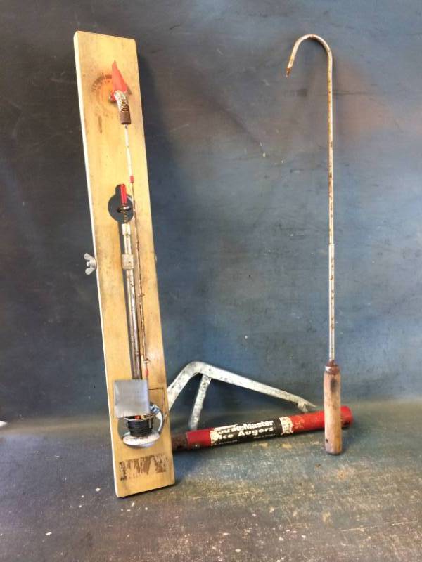 lot 8 image: Husky Tip-up - Polar System