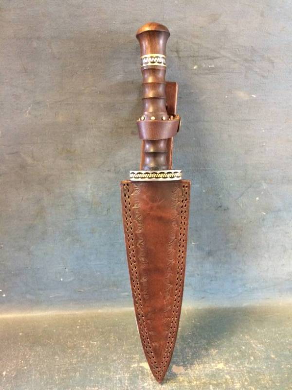 lot 78 image: Damascus Steel Double Edged Dagger