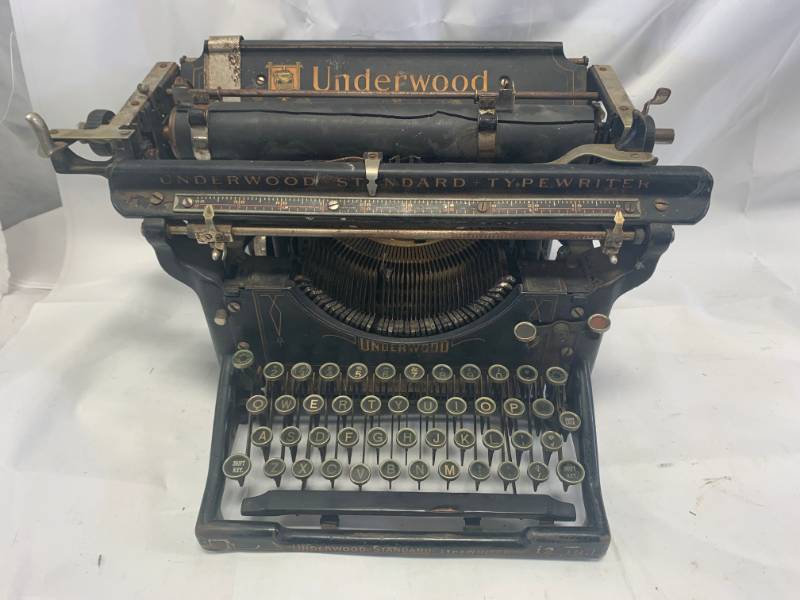 lot 21 image: Antique Underwood Standard Typewriter (Looks to be #3)